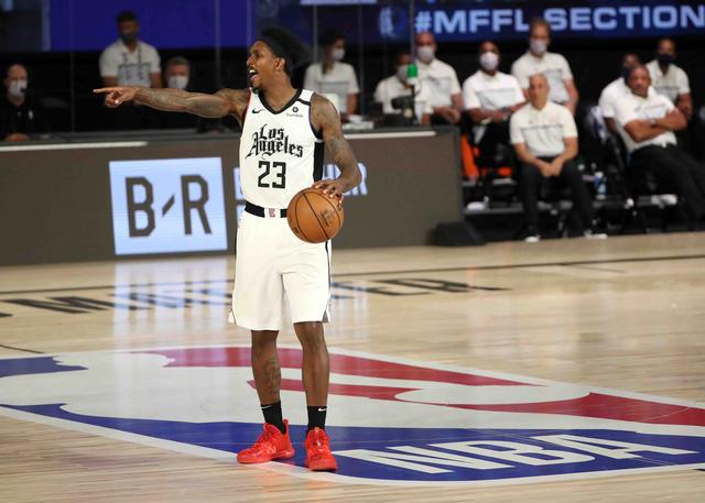 分别拿下了 分别拿下了